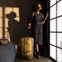 Чемодан Thule Aion Wheeled Duffel TAWD170BLK 3205227 (горчичный) в Борисове