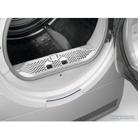 Сушильная машина Electrolux DelicateCare 800 EW8HEU148BP