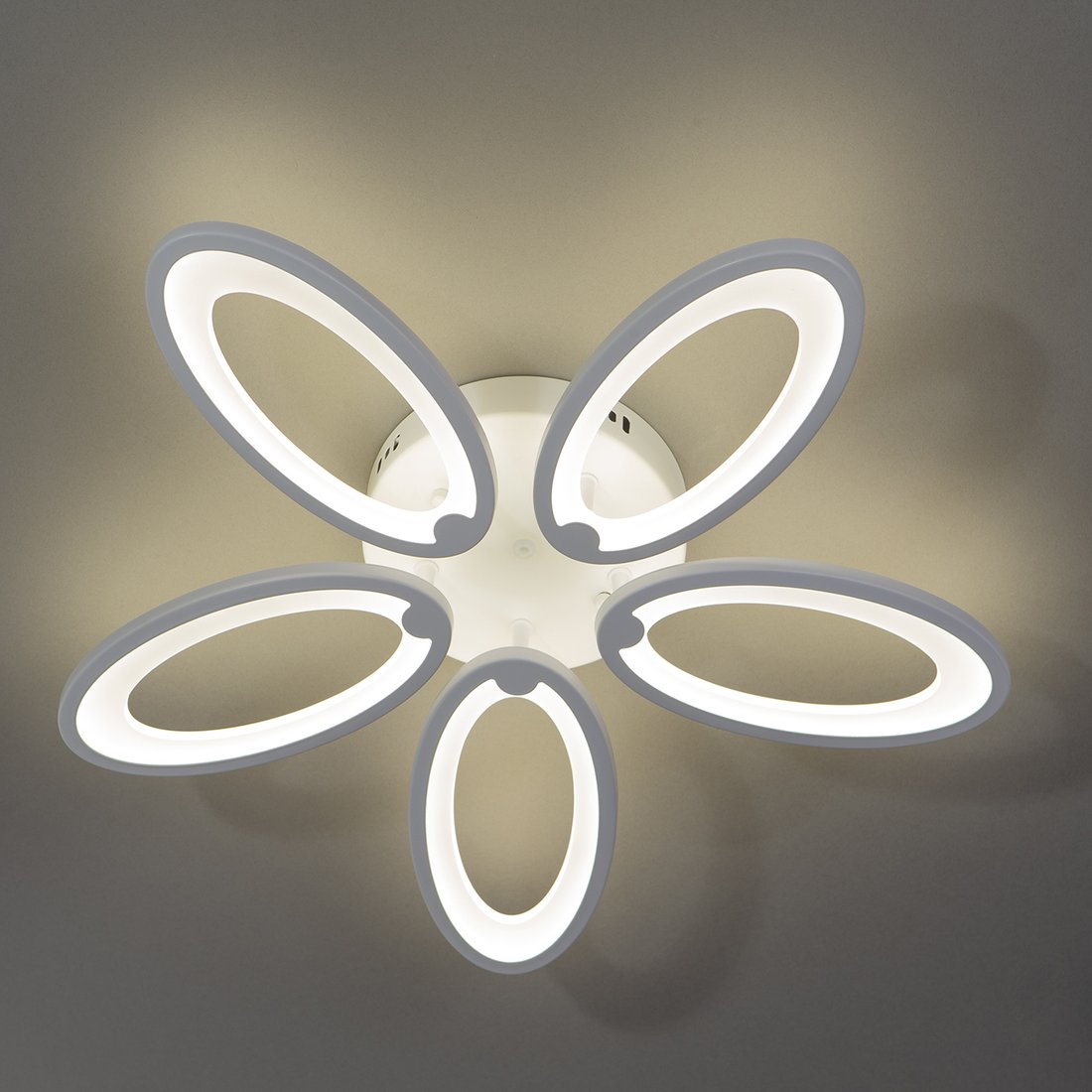 

Припотолочная люстра Escada 10219/5 LED*77W White