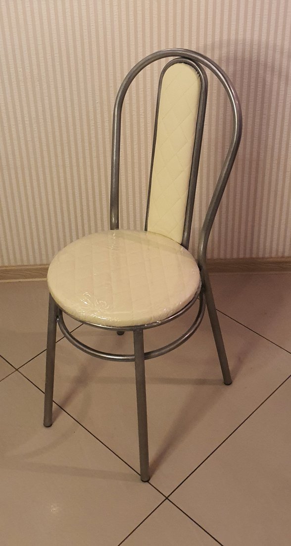 

Стул Табуретоф молоко серебро стеганный