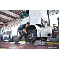 Гайковерт Bosch GDS 18V-1050 H Professional 06019J8502 (с 2-мя АКБ 8 Ah, кейс)