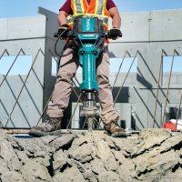 Отбойный молоток Makita HM1812