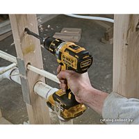 Дрель-шуруповерт DeWalt DCD790NT (без АКБ, кейс)