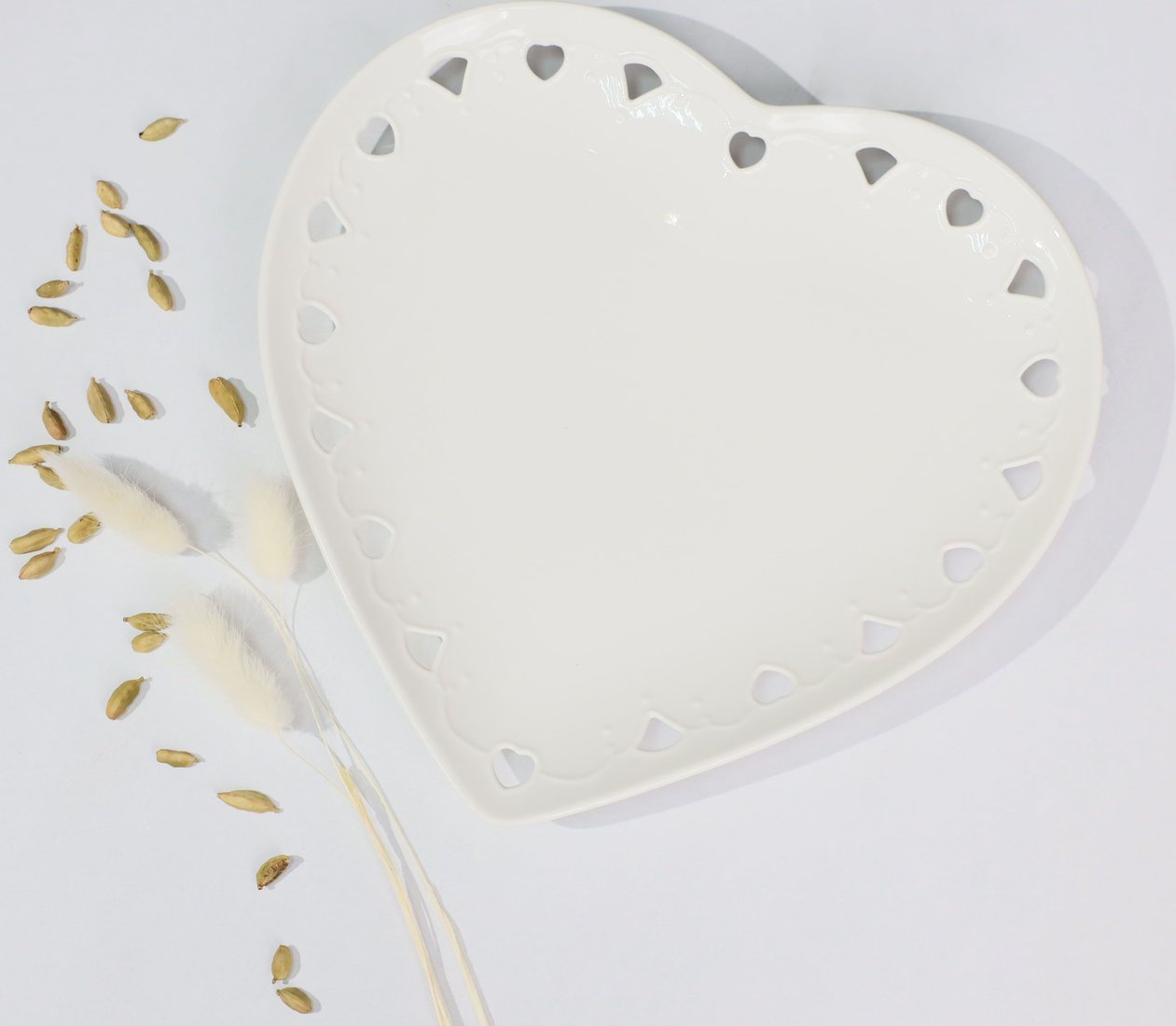 

Блюдо AksHome Delicate love 25x23x2 (белый)