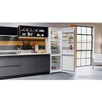 Холодильник Hotpoint HT 8201I W O3