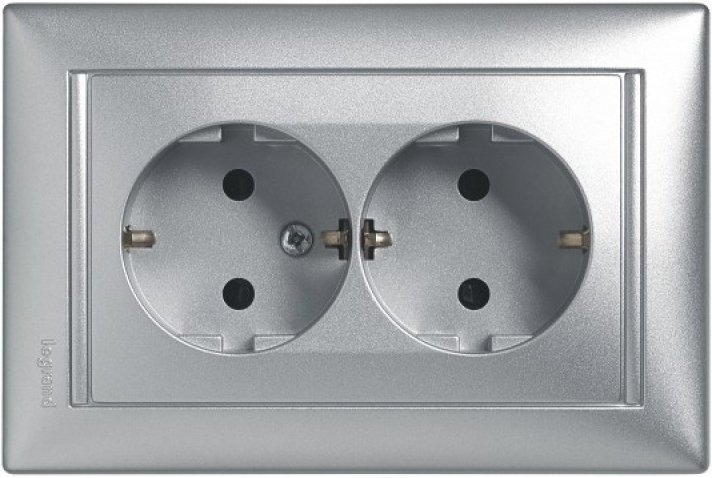 

Розетка Legrand Valena 7 701 00