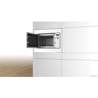 Микроволновая печь Bosch Serie 2 BFL523MW3