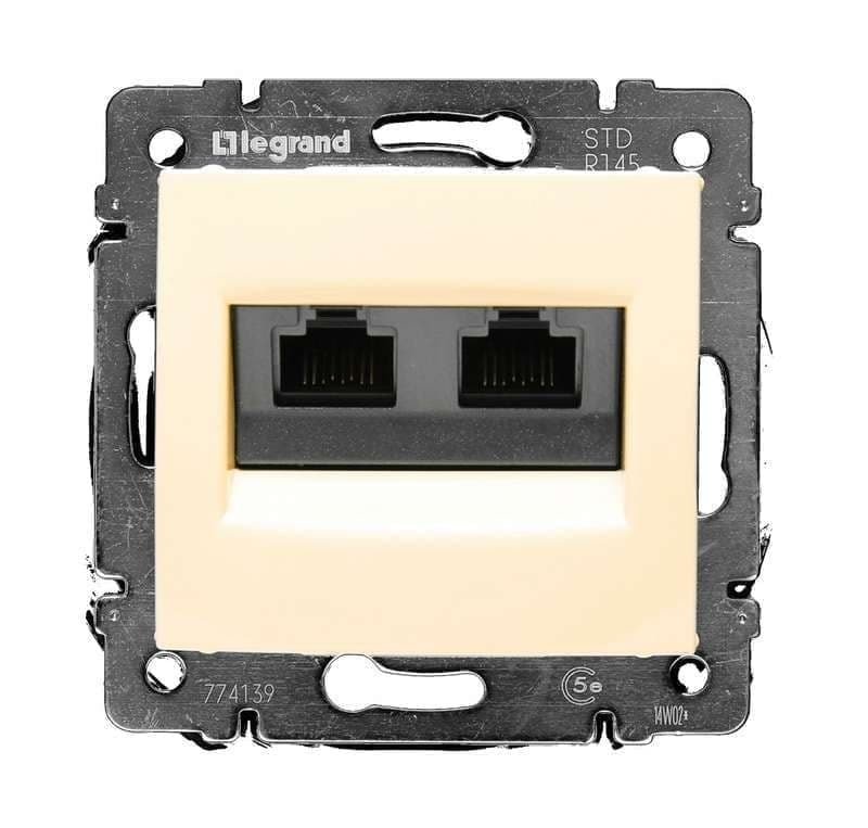 

Розетка компьютерная Legrand Valena 774139