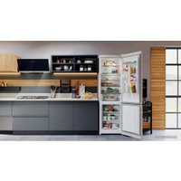 Холодильник Hotpoint HTS 8202I M O3