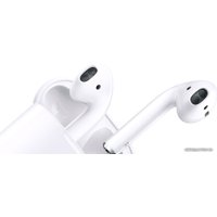 Наушники Apple AirPods 2 в зарядном футляре