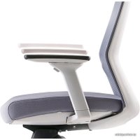 Офисное кресло Bestuhl J1 Black Pl с подголовником (серый) в Витебске