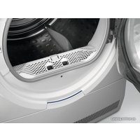 Сушильная машина Electrolux DelicateCare 800 EW8H258BP