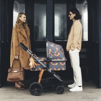 Универсальная коляска Cosatto Wow 2 (2 в 1, charcoal mister fox)