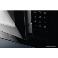 Микроволновая печь Electrolux LMS4253TMX
