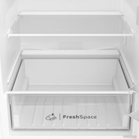 Холодильник Indesit IBH 18