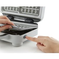 Вафельница Breville VST072
