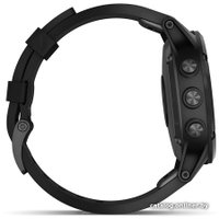 Умные часы Garmin Fenix 5 Plus Sapphire (черный/черный кожаный)