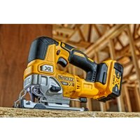 Электролобзик DeWalt DCS334P2 (с 2-мя АКБ, кейс)