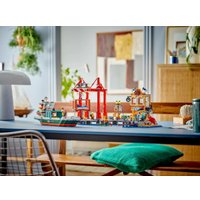 Конструктор LEGO City 60422 Морской порт с грузовым судном