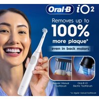 Электрическая зубная щетка Oral-B iO2 Electric Toothbrush Gentle Clean Sensitive (белый)