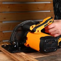 Дисковая (циркулярная) пила Deko DKCS2300W 084-1050