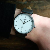 Наручные часы Timex TW2R26300