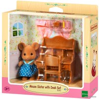 Аксессуары для кукольного домика Sylvanian Families Дочка Мышонок и школьная парта 5142