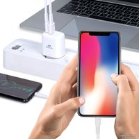 Сетевое зарядное Rivacase PS4192 W00 (белый)