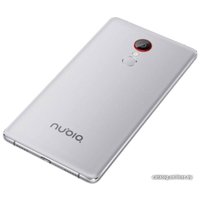 Телефон ZTE Nubia Z11 Max (серебристый)