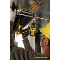 Дрель-шуруповерт DeWalt DCD790NT (без АКБ, кейс)