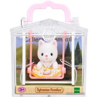 Аксессуары для кукольного домика Sylvanian Families Младенец в пластиковом сундучке 5201