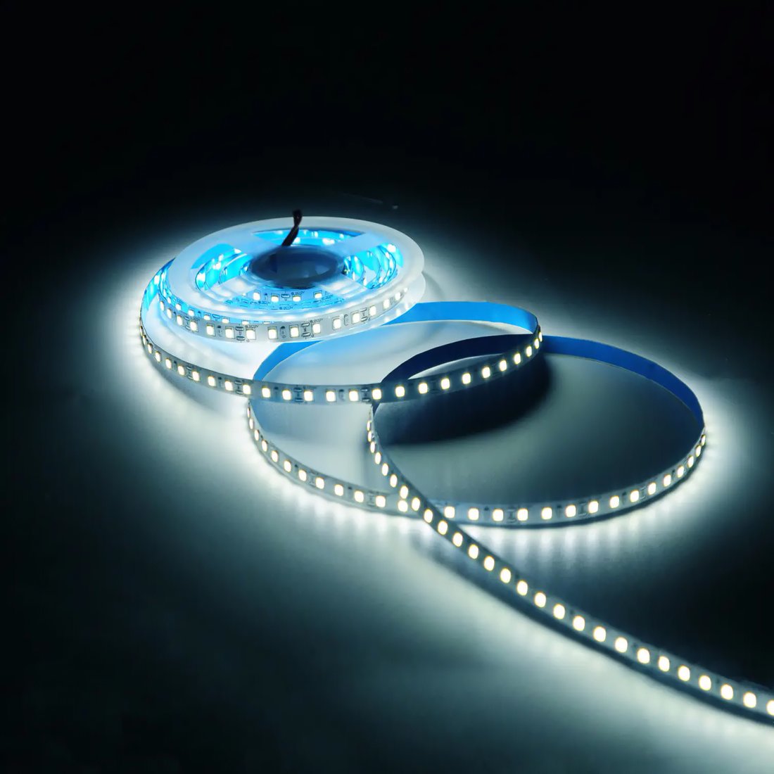 

Светодиодная лента Gauss Basic LED 2835/120 12V 9,6W/m 624lm/m 4000K 8mm IP20 2m 1/100 BT062