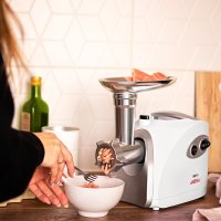 Мясорубка Aresa AR-2106 с насадкой-овощерезкой AR-3804