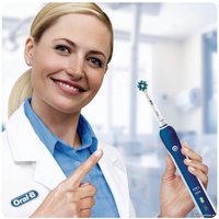 Электрическая зубная щетка Oral-B Pro 2 2000N D501.513.2 (синий)