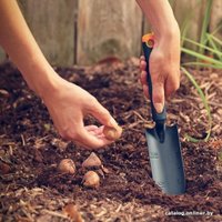 Совок Fiskars Ergo 1027018