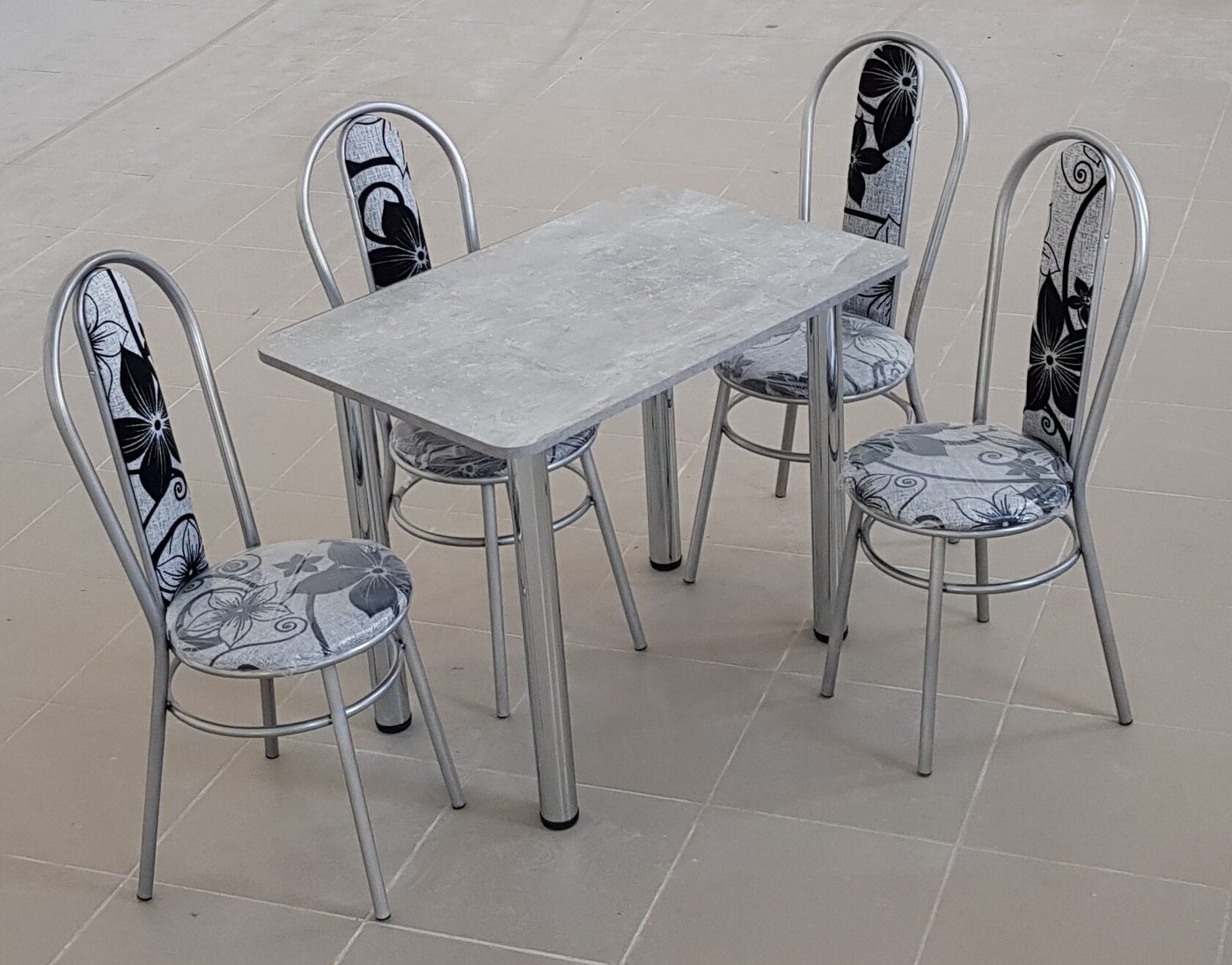 

Обеденная группа Табуретоф стол и 4 стула (Цветы/Серебро, ст. 100x60 см, Серый)