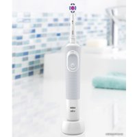Электрическая зубная щетка Oral-B Vitality 100 3D White D100.413.1 (белый)