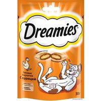 Лакомство для кошек Dreamies лакомые подушечки с курицей 30 г