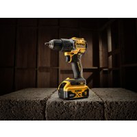 Ударная дрель-шуруповерт DeWalt DCD100YP2T (с 2-мя АКБ 5 Ач, кейс)