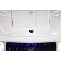 Электромобиль RiverToys Z111VO (белый)