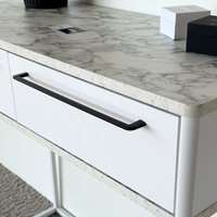 Туалетный столик без зеркала Shtabe Royal 5211 эко (мрамор каррара/белый/р.черная)