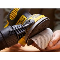 Эксцентриковая шлифмашина Stanley SFMCW220B (без АКБ)