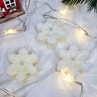 Свеча Flame Whisper Снежинка (без аромата)