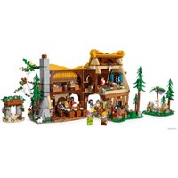 Конструктор LEGO Disney 43242 Домик Белоснежки и семи гномов