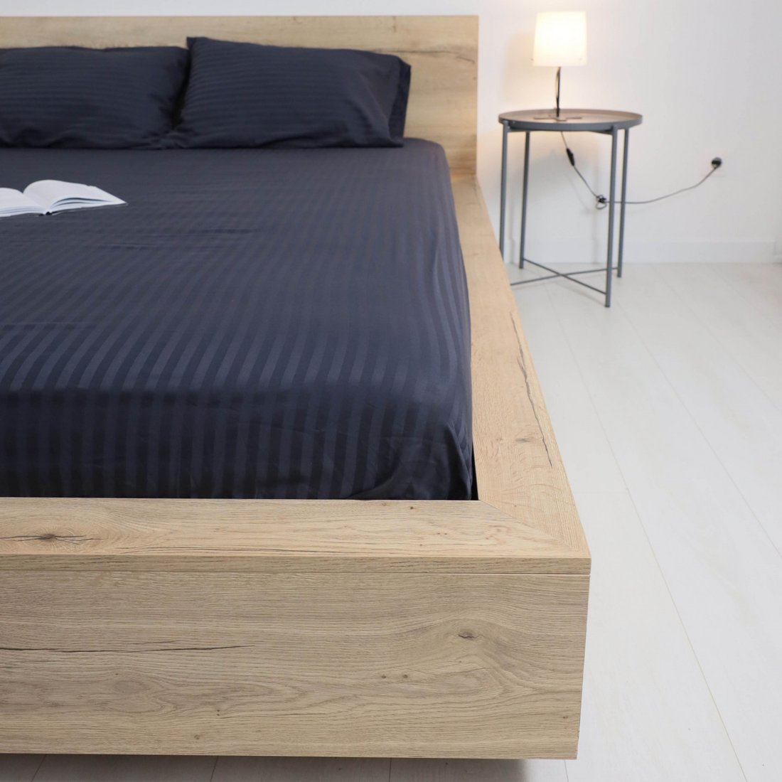 

Постельное белье AksHome Синий графит на резинке 180x200x20см (премиум сатин-страйп)
