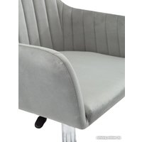 Офисное кресло AMI Босс (светло-серый)