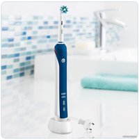 Электрическая зубная щетка Oral-B Pro 2 2000N D501.513.2 (синий)