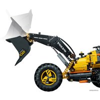 Конструктор LEGO Technic 42081 Volvo Колесный погрузчик Zeux