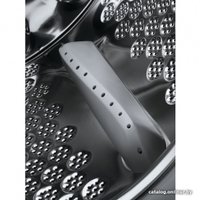 Стирально-сушильная машина Electrolux EW7WR447W