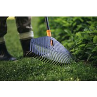 Грабли веерные Fiskars Solid 1014915